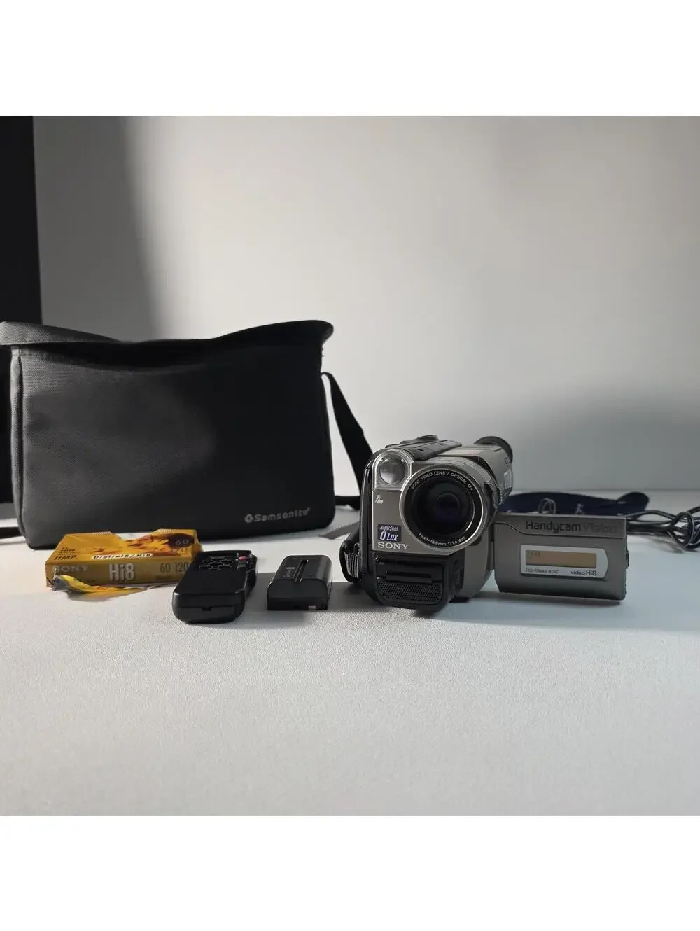 Sony CCD-TRV43 Hi8 Handycam Camcorder 330x Zoom SteadyShot w/ Night Vision